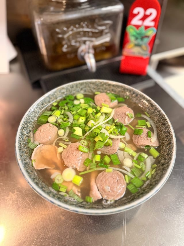 Fresh Sliced Beef & Beef Ball N.S (Phở tái Bò viên).
