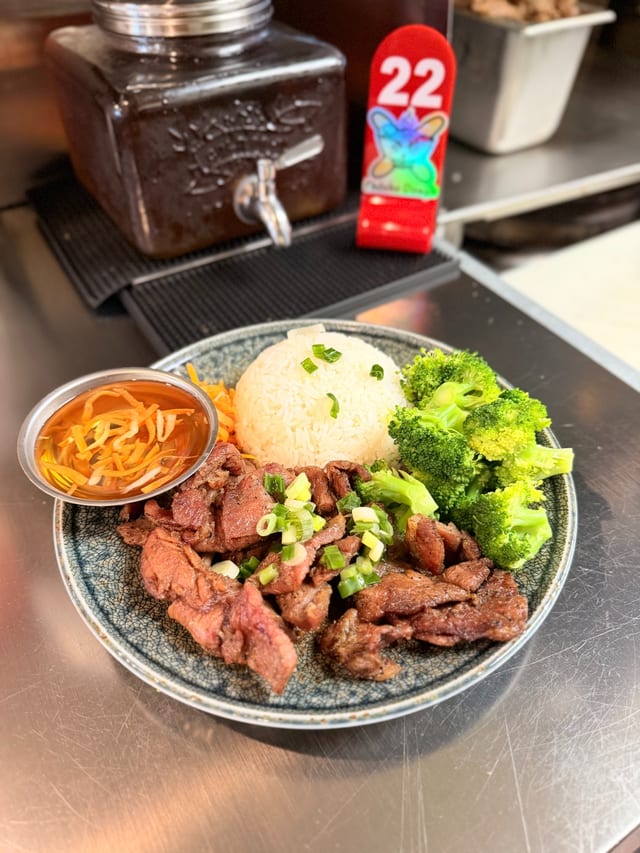 Grilled Pork Over Rice (Cơm Heo Nướng).