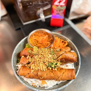 EGG ROLL VERMICELLI                                              (Bún Chả giò)