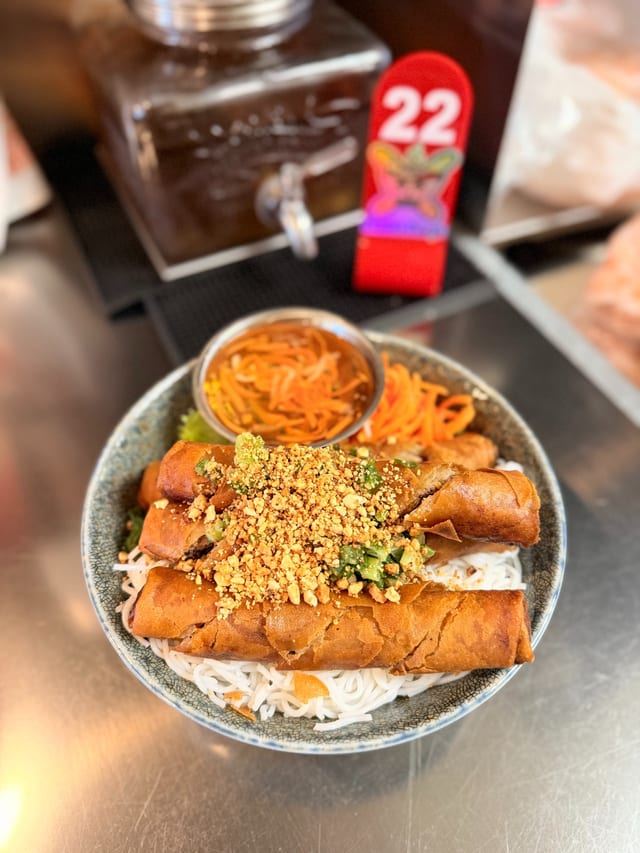 Egg Roll Vermicelli (Bún Chả giò).